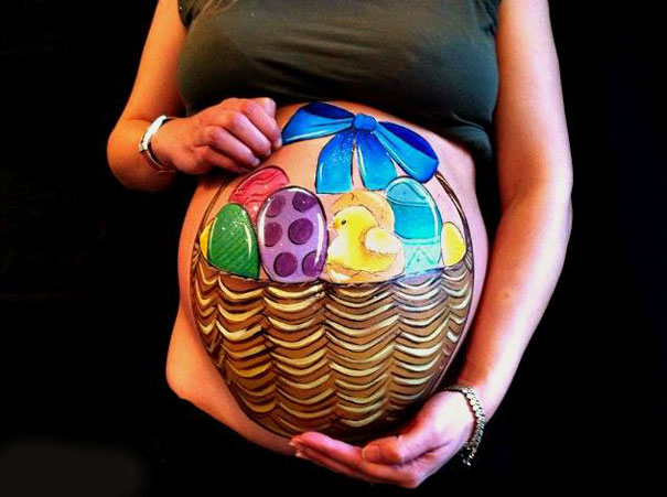 Сказочные рисунки на животах беременных женщин-24
