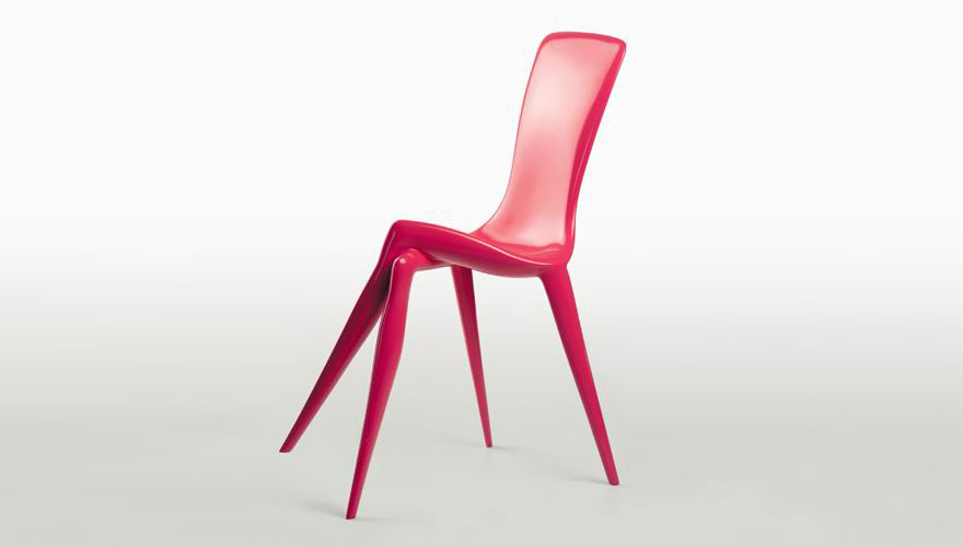 Розовый стул