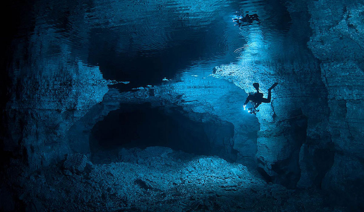 Подводная Ординская пещера в России, журналист Виктор Лягушкин и дайвер Богдан Ващенко