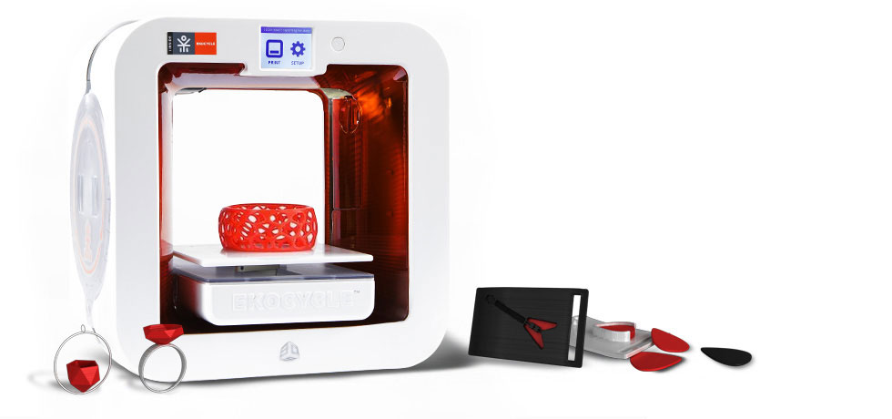 3D-принтер EKOCYCLE Cube утилизирует пластиковые бутылки