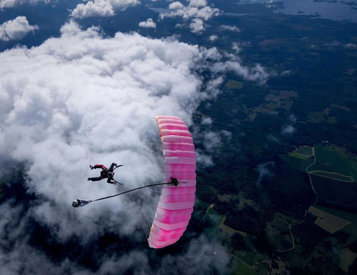 Великолепные аэрофотографии в свободном падении от шведского парашютиста