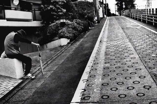 Чёрно-белые фотографии уличной турбулентности в Токио - 03
