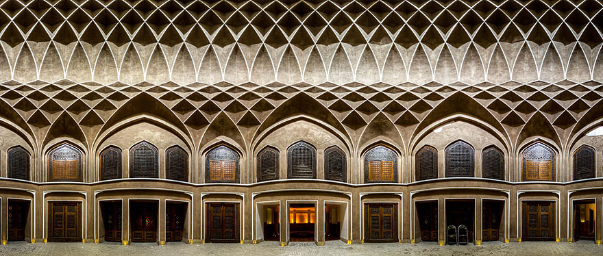 Завораживающие интерьеры мечетей в фотографиях Мохаммада Ганжи-16