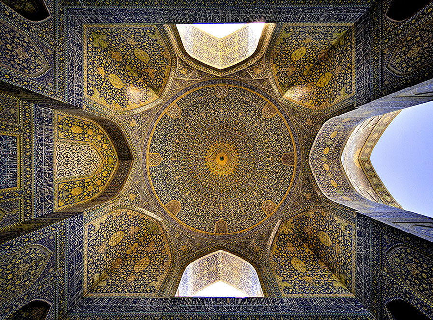 Завораживающие интерьеры мечетей в фотографиях Мохаммада Ганжи-7