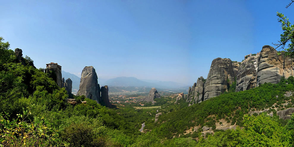 Вид на монастыри Метеоры в Греции