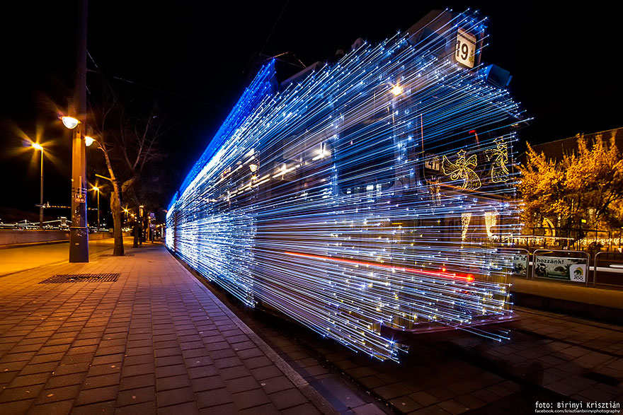 30 000 светодиодов и длинная выдержка трансформируют трамваи Будапешта в космические корабли