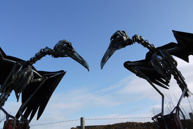 Скульптуры из автомобильных дисков от Птолемея Элрингтона-ravens