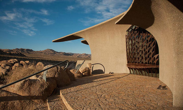 Уединённый и гармоничный дом в пустыне