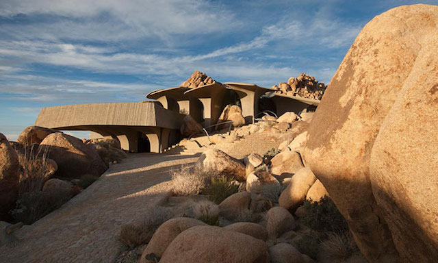 Уединённый и гармоничный дом в пустыне
