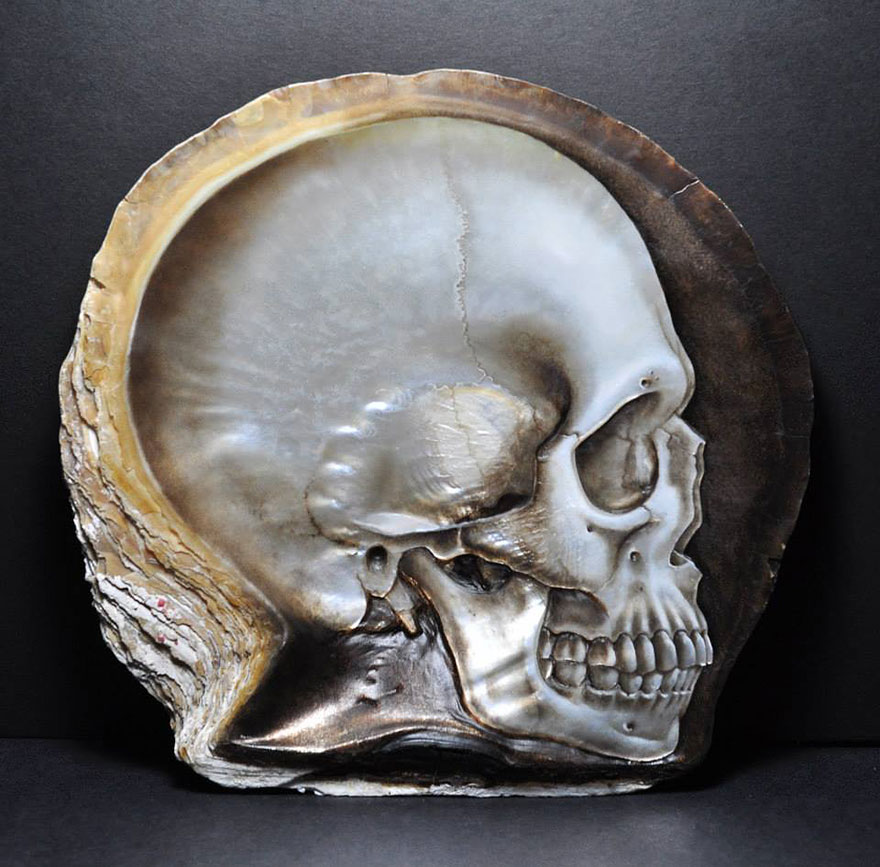 Нежные черепа из перламутровых ракушек от Грегори Халили-4
