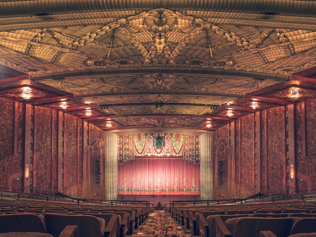 Таинственный Оклендский театр в фотографиях Франка Бобо