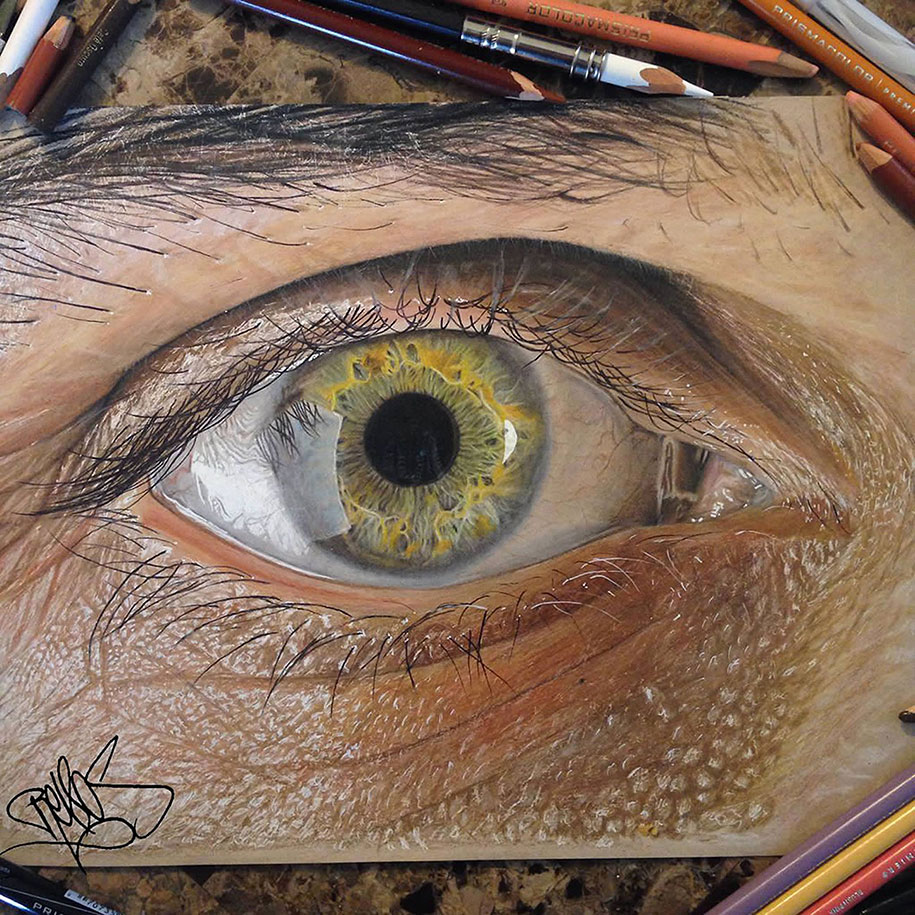 19-летний художник рисует гиперреалистичные глаза цветными карандашами