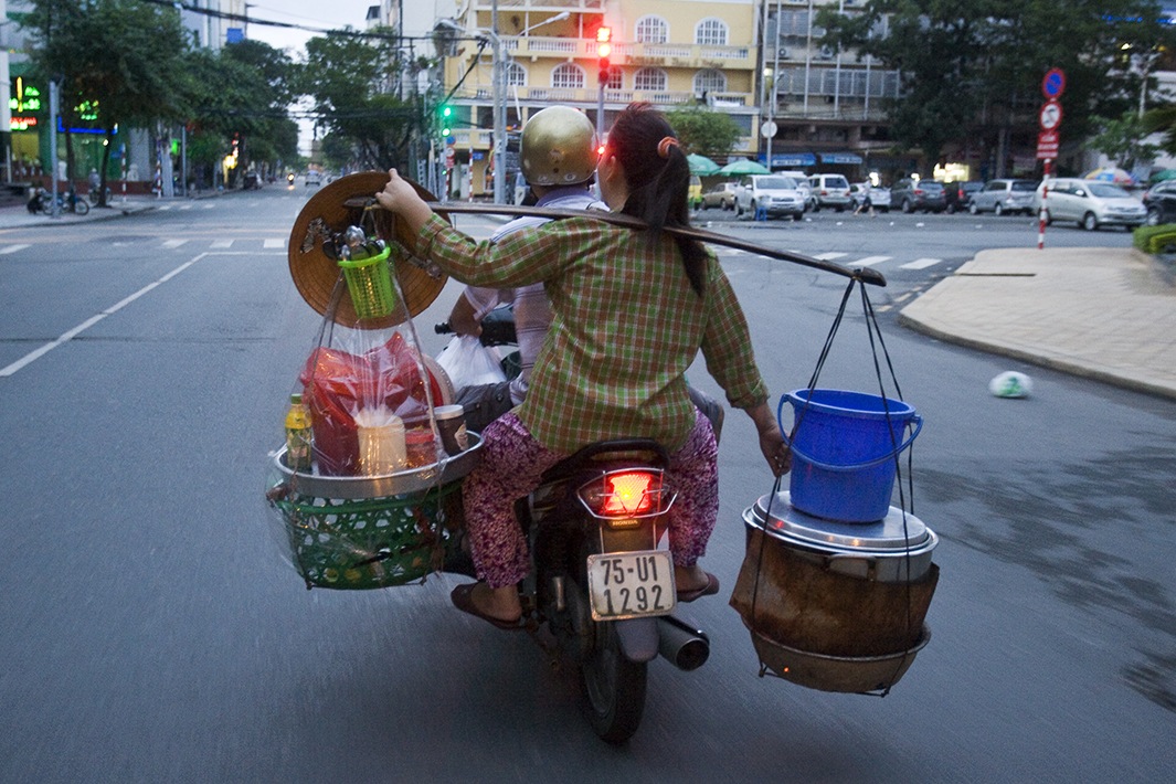 Находчивые вьетнамские мотоциклисты-24