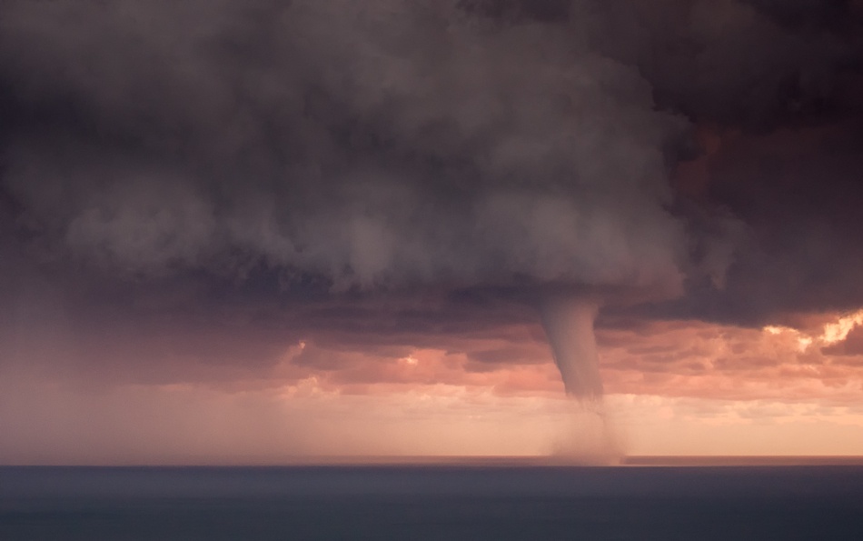 Свирепые капризы природы - 30 фотографий торнадо