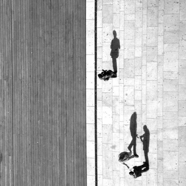 Виртуозная игра с тенью в уличной фотографии