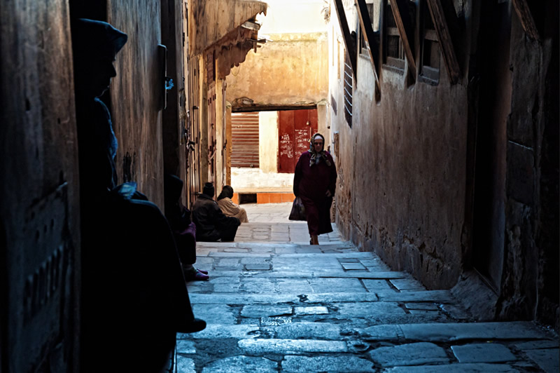 Moroccan Medinas – The Colours and Shadows of Life by Rachel Carbonell
