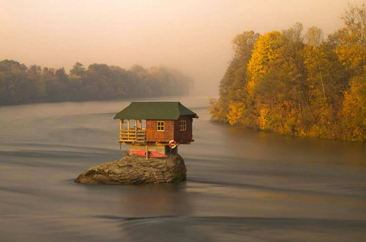 Дом на реке Дрина, Сербия