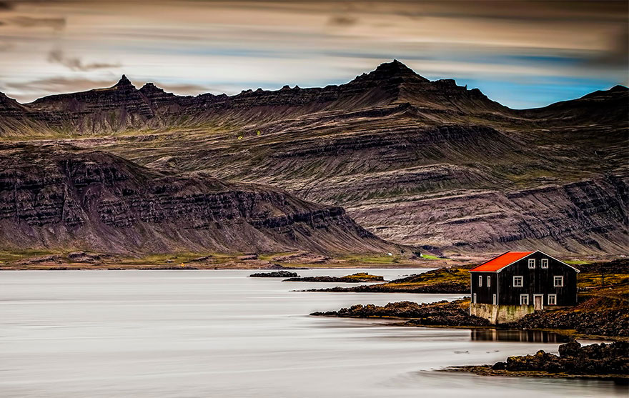 Дом у озера, Исландия