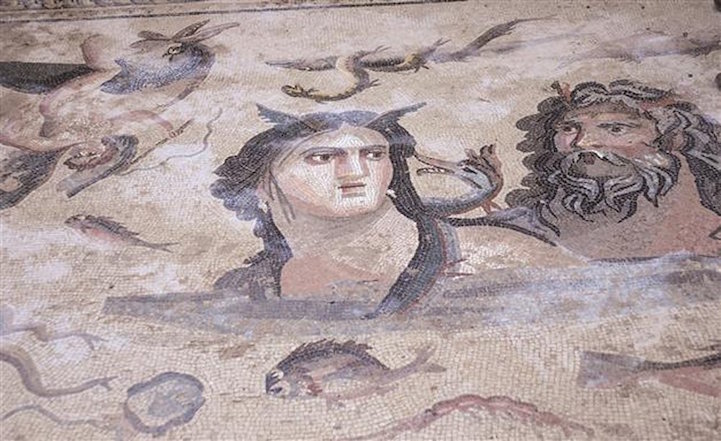 В турецком городе Зевгма раскопали невредимые древнегреческие мозаики