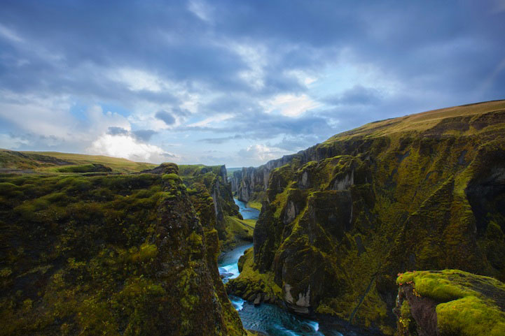 красивый каньон в Исландии