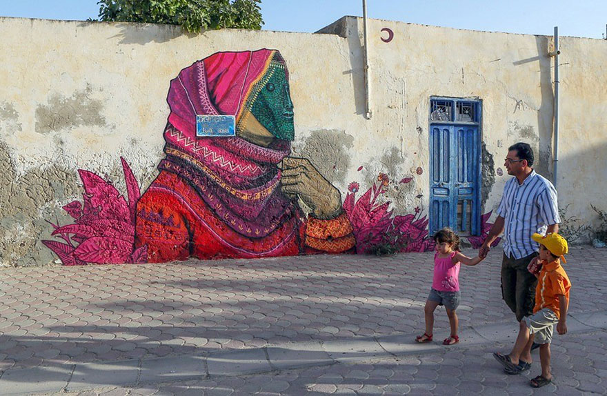 Массовый многонациональный стрит-арт в тунисской деревне от 150 уличных художников-13