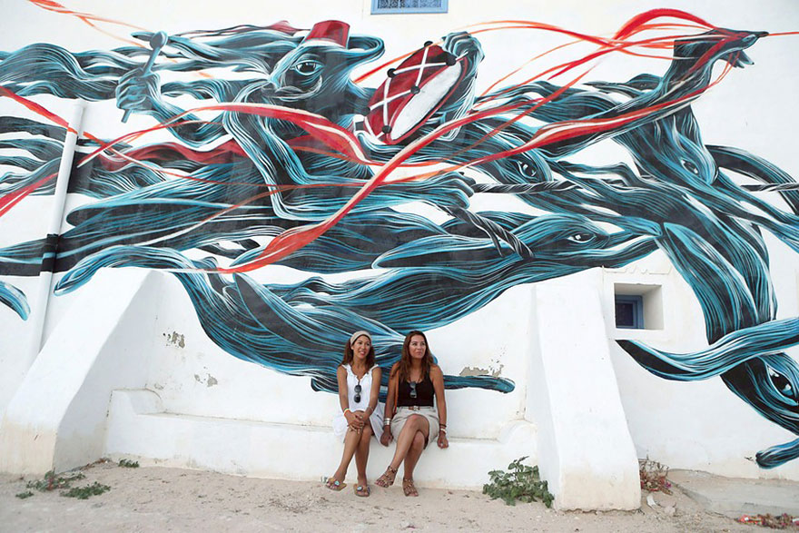 Массовый многонациональный стрит-арт в тунисской деревне от 150 уличных художников-3