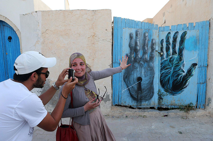 Массовый многонациональный стрит-арт в тунисской деревне от 150 уличных художников-16