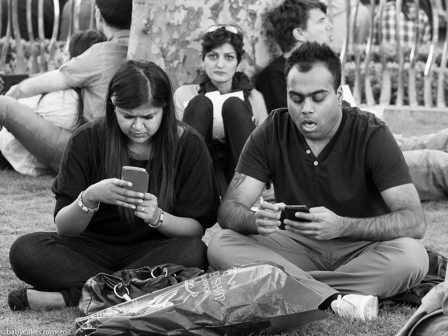 Общение умирает - фотографии людей, одержимых смартфонами