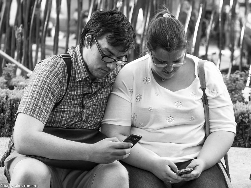 Общение умирает - фотографии людей, одержимых смартфонами