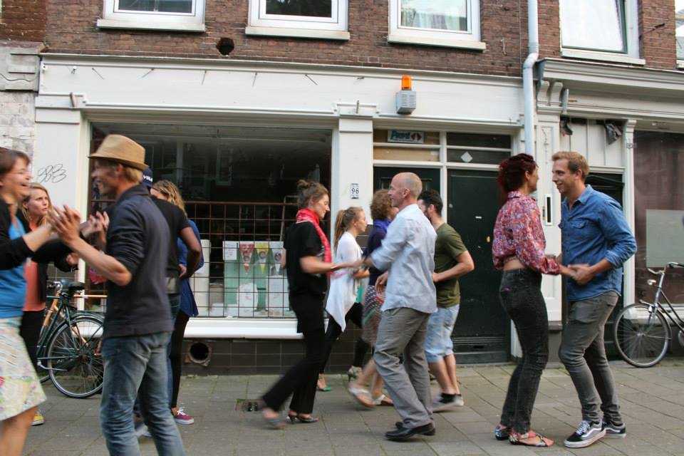 Вот что делают все жители Амстердама в первое воскресенье каждого месяца - 9