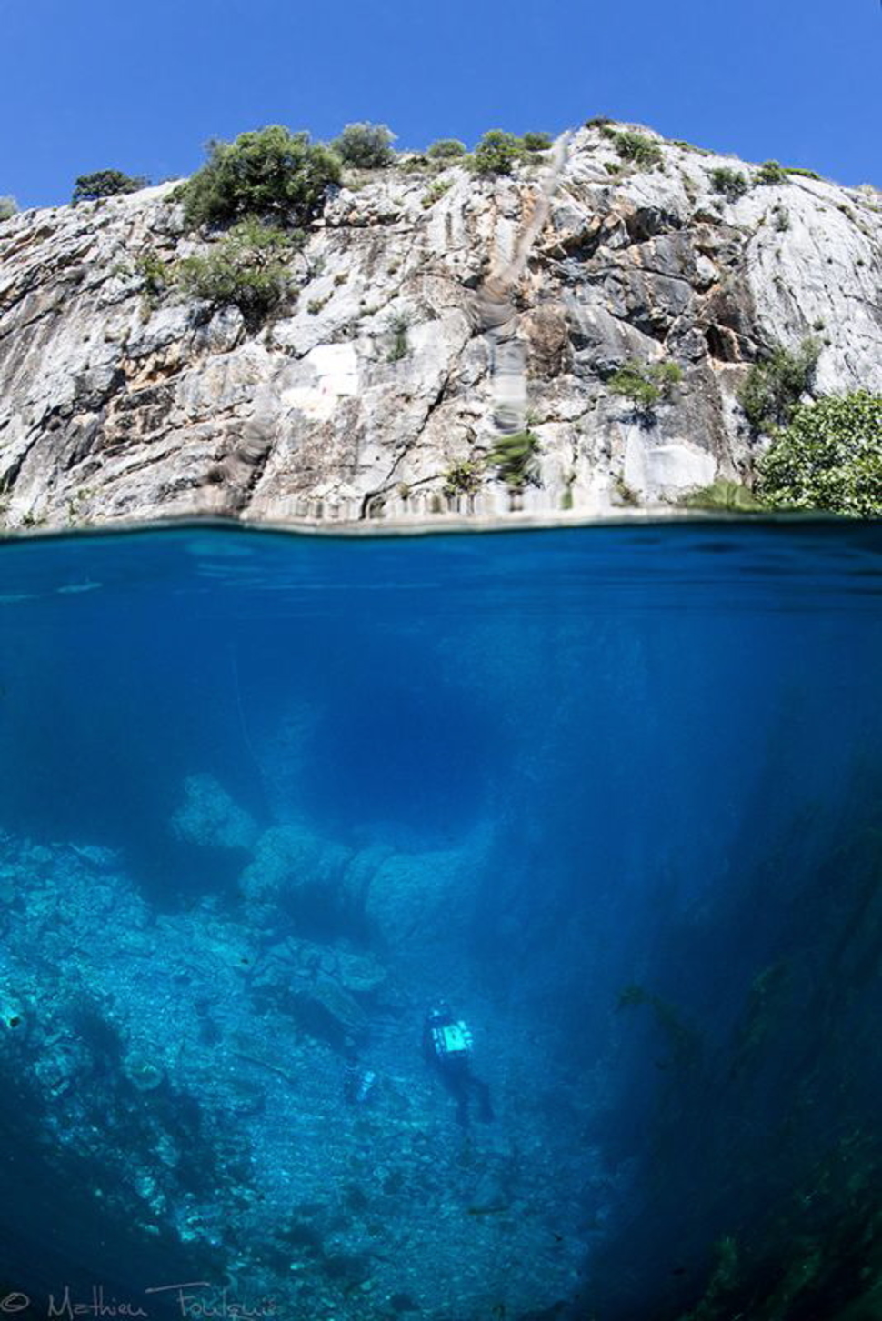 34 невероятные фотографии о том, что скрывается под водой - 7