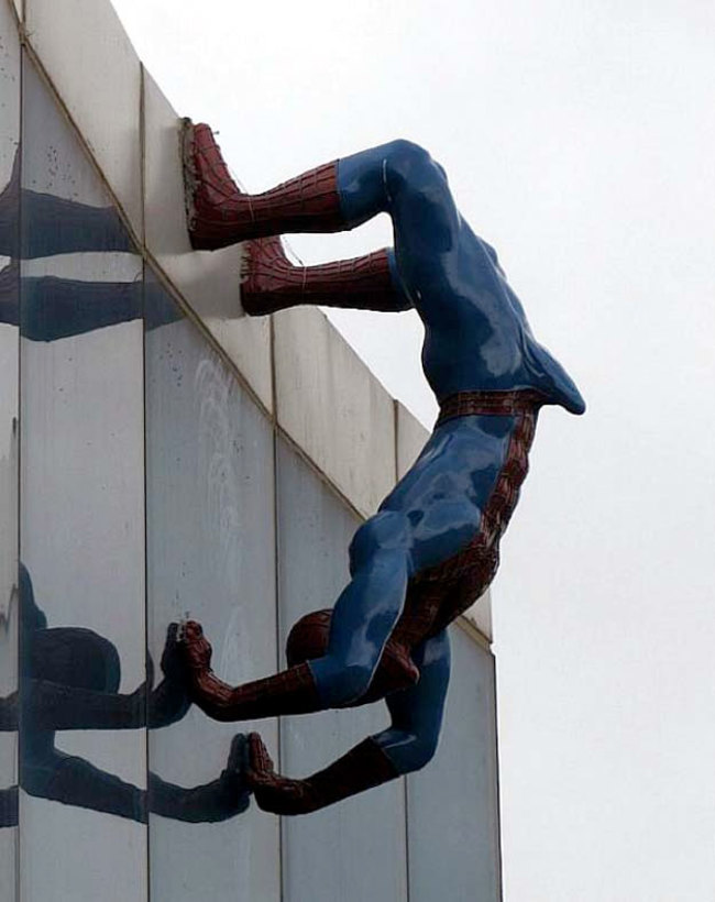 «Возбуждённый Человек-паук спешит на помощь» в Южной Корее.