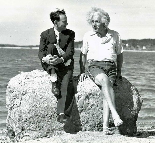 Альберт Эйнштейн летом 1939, Нассау-Пойнт, Лонг-Айленд, Нью-Йорк