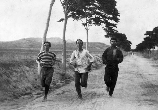 Трое участников мужского марафона на первых Олимпийских играх современности в 1896 году