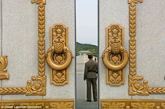 Две такие разные Кореи: 22 фотографии о разительных отличиях двух стран - 17