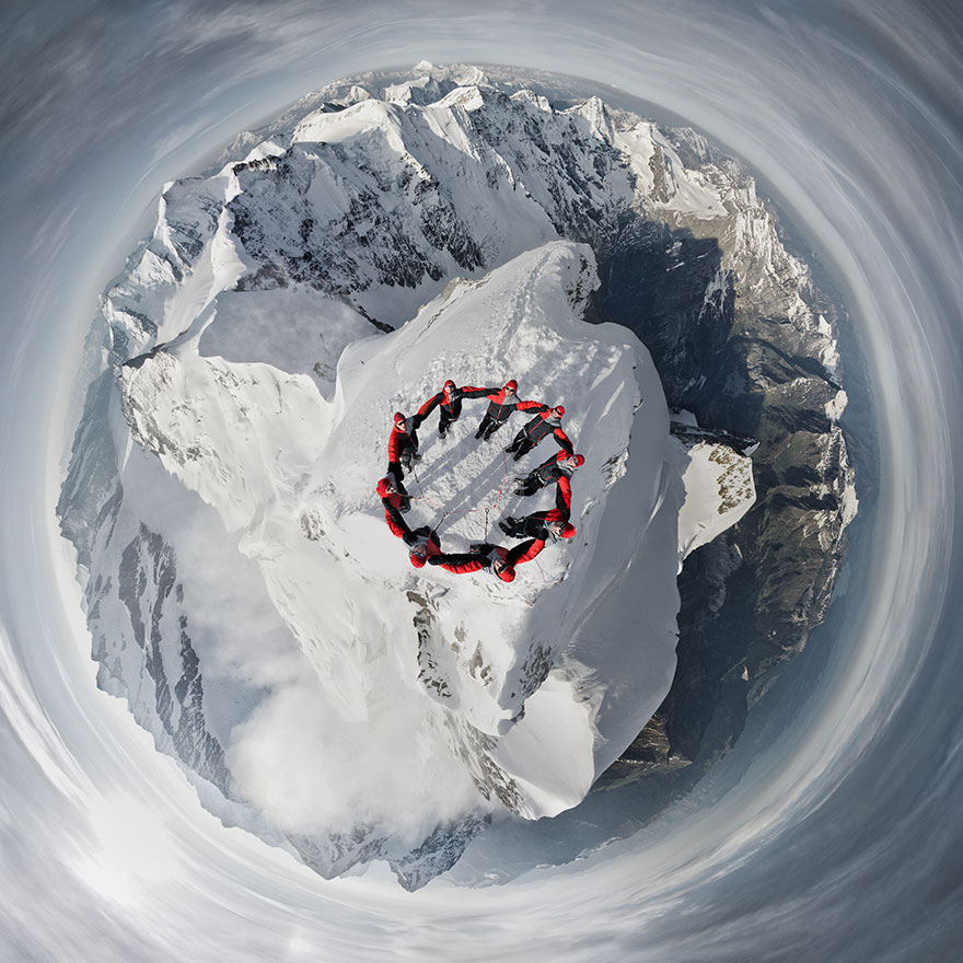 Самая рискованная фотосессия года: сотни альпинистов взошли на гору Маттерхорн
