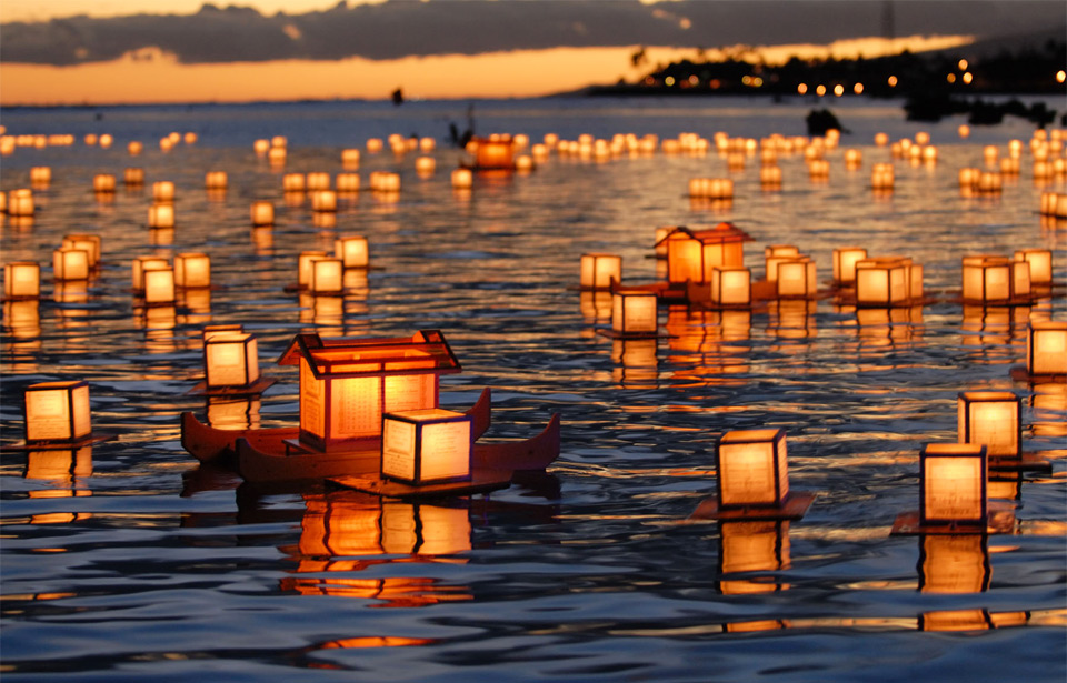 floating-lantern-ceremony-hawaii