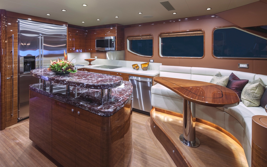 Luxury-Yacht-09
