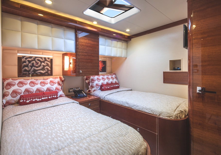 Luxury-Yacht-10