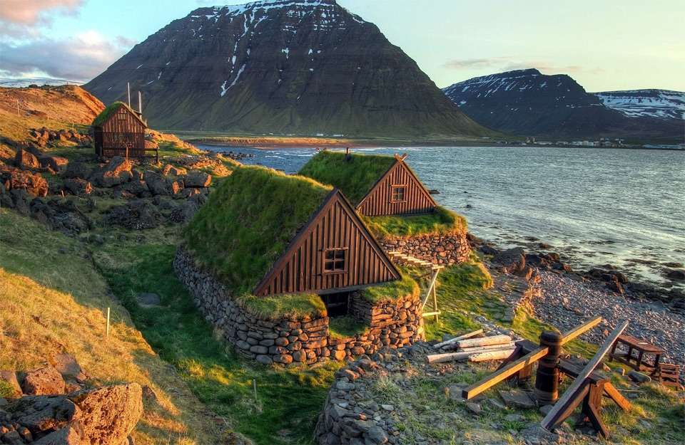 icelandic-turf-houses