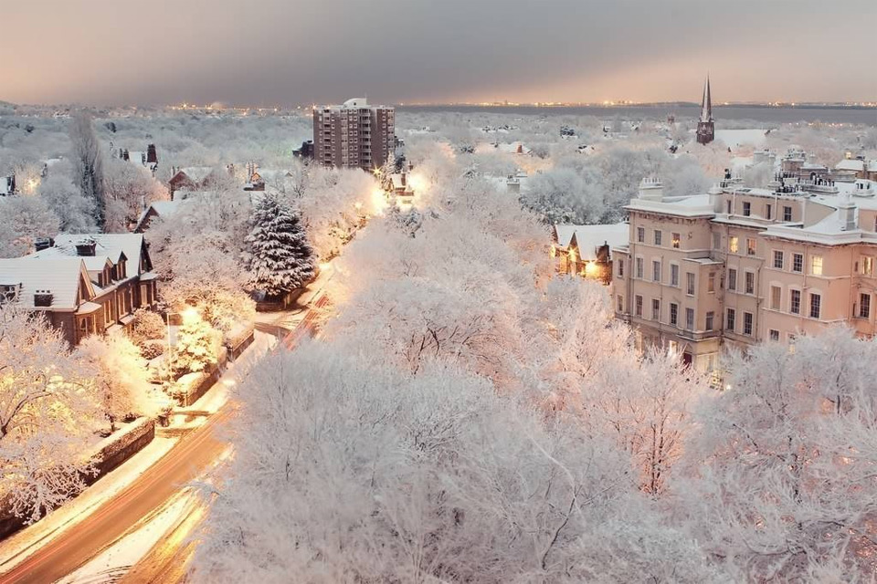 snowy-dusk-in-liverpool-england