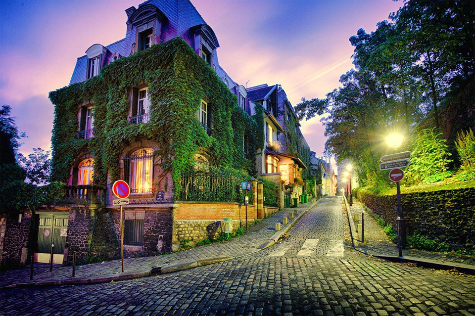 streets-of-paris-by-night