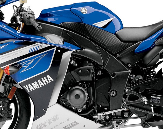 2013-Yamaha-YZF-R1-13