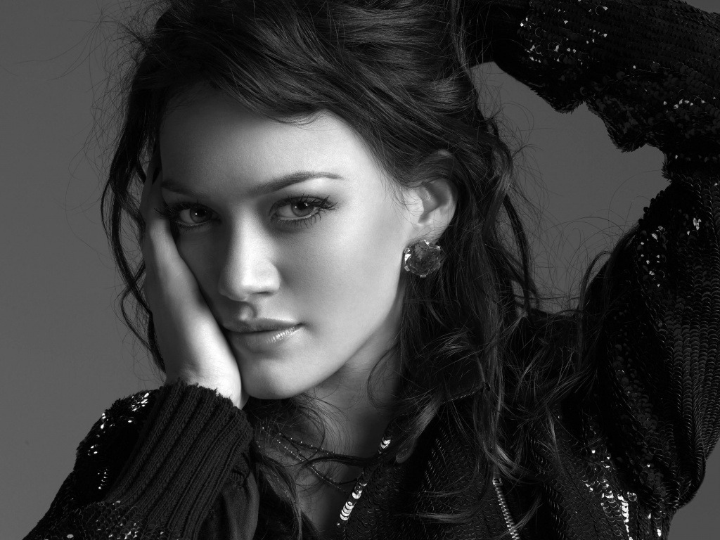 hilary-duff-brunette-wallpapers 34400 1024x768