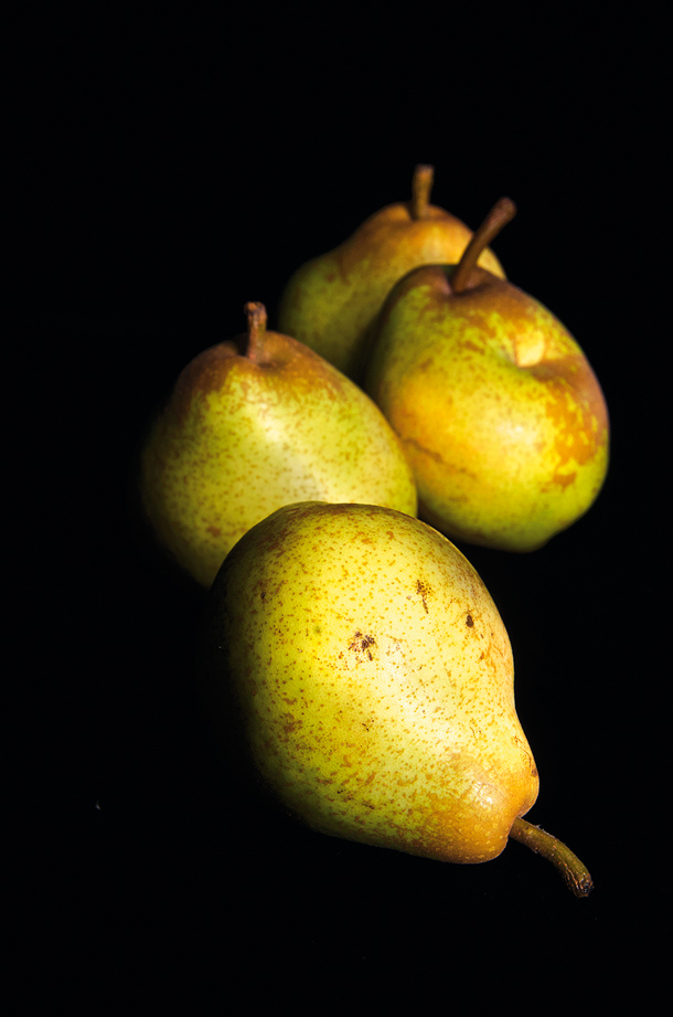 Still life photographers lighting techniques NIK15.zone 7.pears 