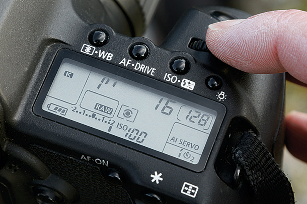 Exposure bracketing camera tips DCM134.shoot dslr.Step2 