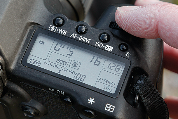 Exposure bracketing camera tips DCM134.shoot dslr.Step3 