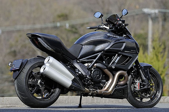 ducati-diavel-fully-covered-in-magical-racing-carbon-photo-gallery-medium 2
