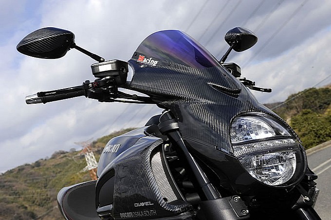 ducati-diavel-fully-covered-in-magical-racing-carbon-photo-gallery-medium 3