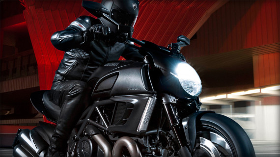 ducati-diavel-dark-motorcycle-09